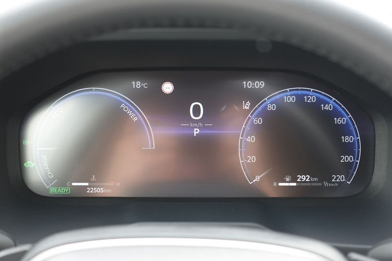 Toyota RAV4 2,5 HEV Executive FWD - fotka 29 z 36
