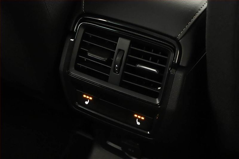 Škoda Karoq (2024) 1.5 TSI - fotka 14 z 15