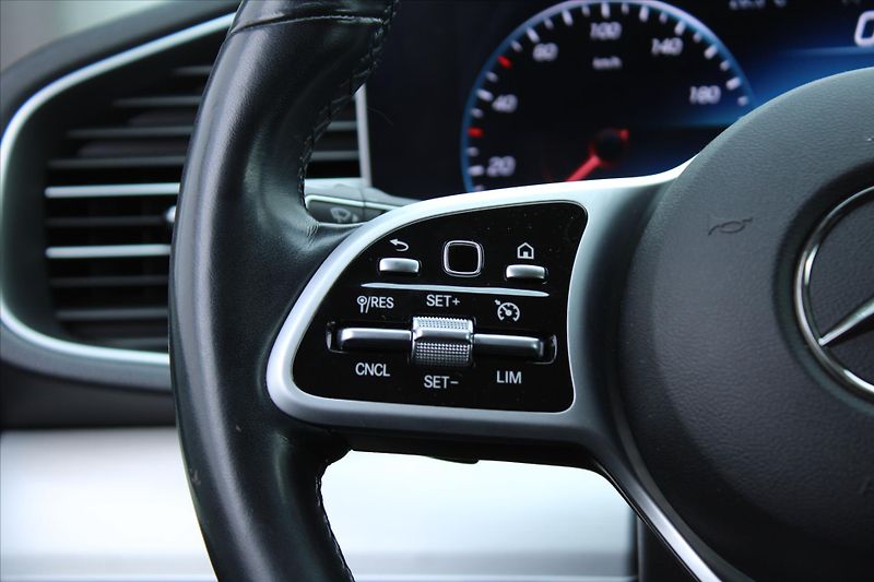 Mercedes-Benz GLE 300d 4MATIC TAŽNÉ 1.MAJ. ČR - fotka 15 z 28