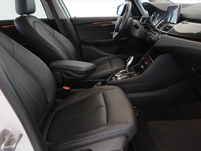BMW Řada 2 (2021) 216d Gran Tourer, Automat - fotka 9 z 18