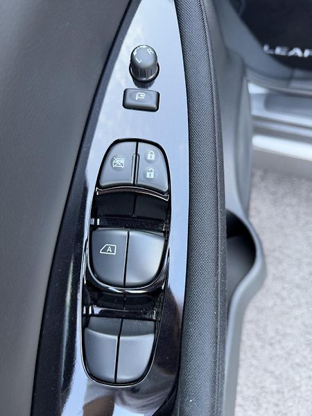 Nissan Leaf 110kW Tepelko 15'000km 1.Maj - fotka 7 z 29