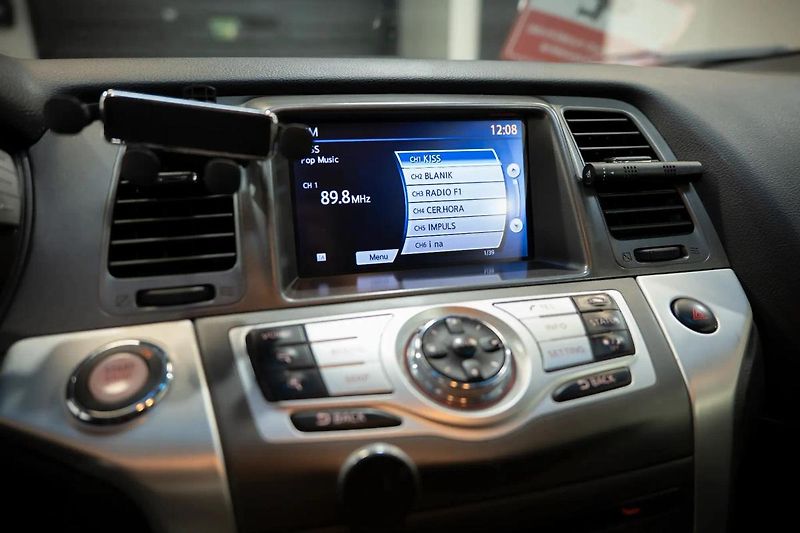 Nissan Murano 2.5 DCI 140 kW 4X4 - fotka 13 z 35