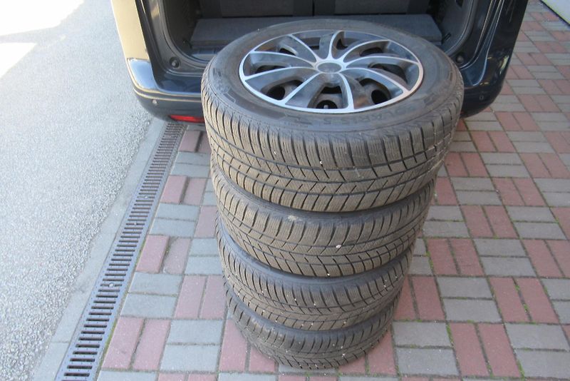 Peugeot 5008 1.6 HDi AUT.KLIMA TAŽNÉ 7 MÍST - fotka 19 z 25
