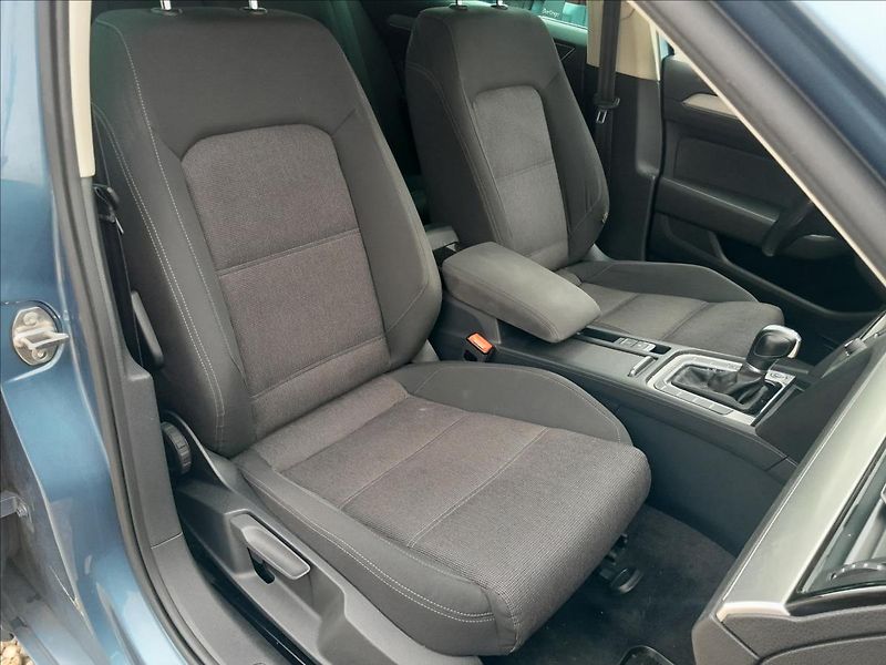 Volkswagen Passat Variant 2.0 TDI 110KW - fotka 33 z 59