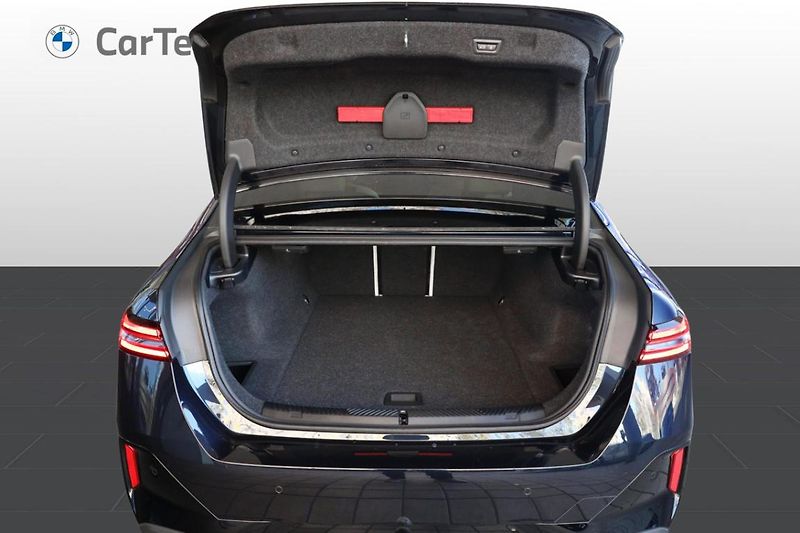 BMW i5 xDrive 40 - fotka 8 z 32