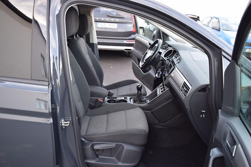 Volkswagen Touran (2017) 1.4TSI 110kw COMFORTLINE WEBAS - fotka 33 z 44