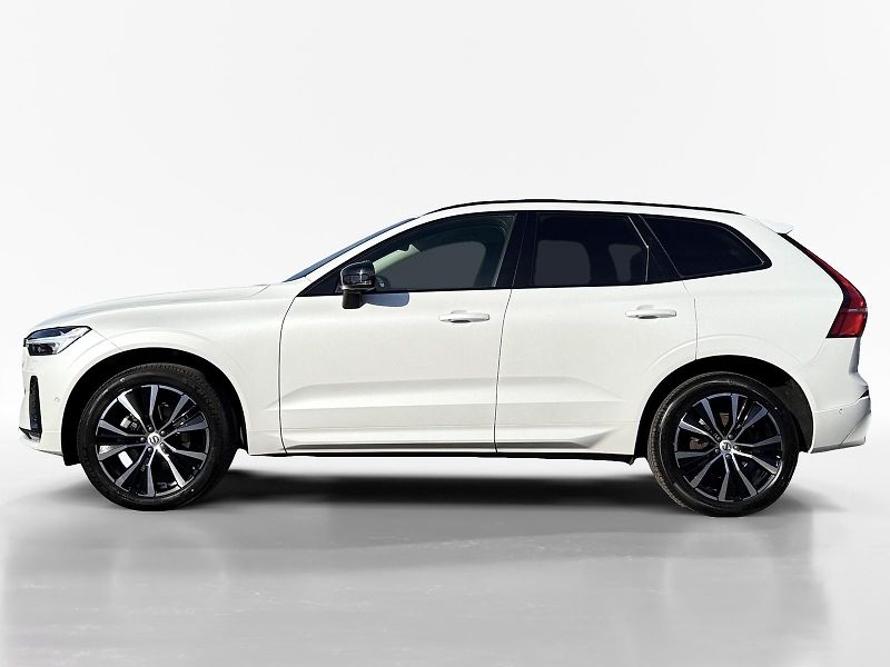 Volvo XC60 B5 AWD PLUS DARK // REZERVACE - fotka 4 z 45