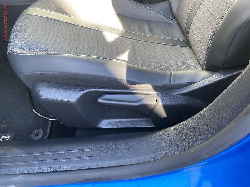 Peugeot 208 (2019) 1.2PT, Allure, AT, navi - fotka 14 z 18