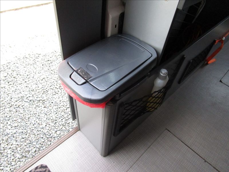 Peugeot Boxer 2.2HDi, Obytný, 5 míst - fotka 35 z 67