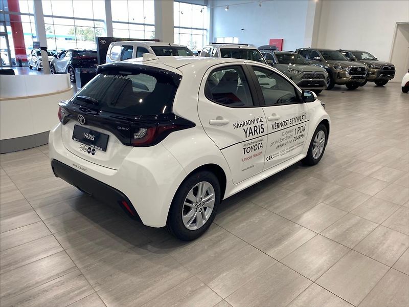 Toyota Yaris (2024) 1,5 hybrid 116 k  Comfort - fotka 5 z 12