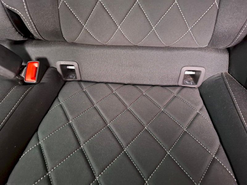 Škoda Karoq (2025) SportLine TD 2.0/110KW A7F - fotka 15 z 46