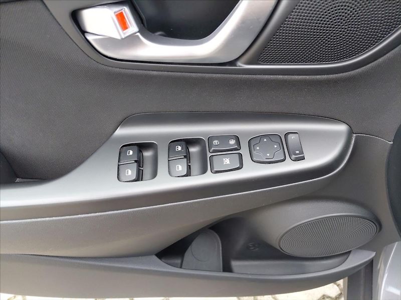 Hyundai Kona 1,6   1.6T-GDi Smart DCT - fotka 20 z 23