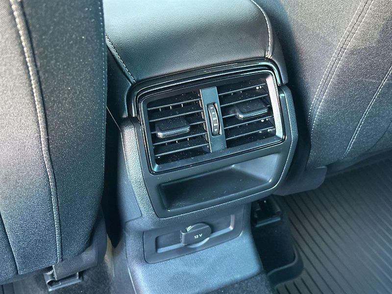 Škoda Karoq (2022) 2.0 TDI Sportline - fotka 23 z 33