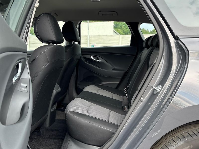 Hyundai i30 Smart DCT - fotka 8 z 23