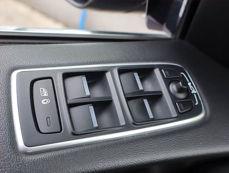 Jaguar F-Pace (2018) 30d AWD, 4X4, Automat - fotka 20 z 21