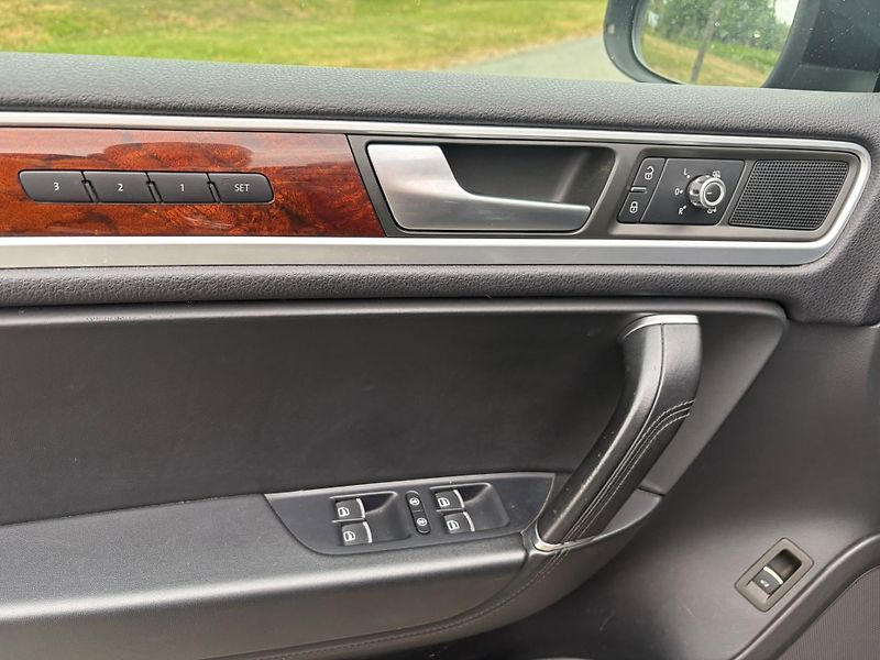 Volkswagen Touareg (2013) 3.0TDI180kW/4x4/VZDUCH/WEBASTO - fotka 23 z 35