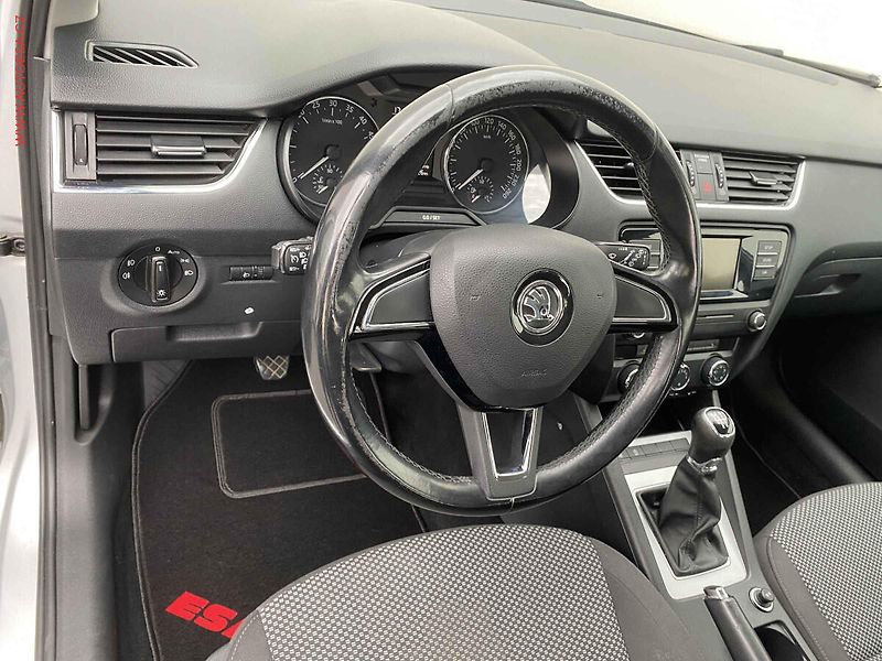 Škoda Octavia (2016) 1.6TDi, 1.maj,ČR, Ambition - fotka 12 z 17