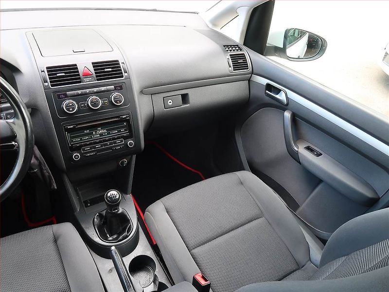Volkswagen Touran (2015) 1.2 TSI, Serv.kniha, Tempomat - fotka 8 z 18