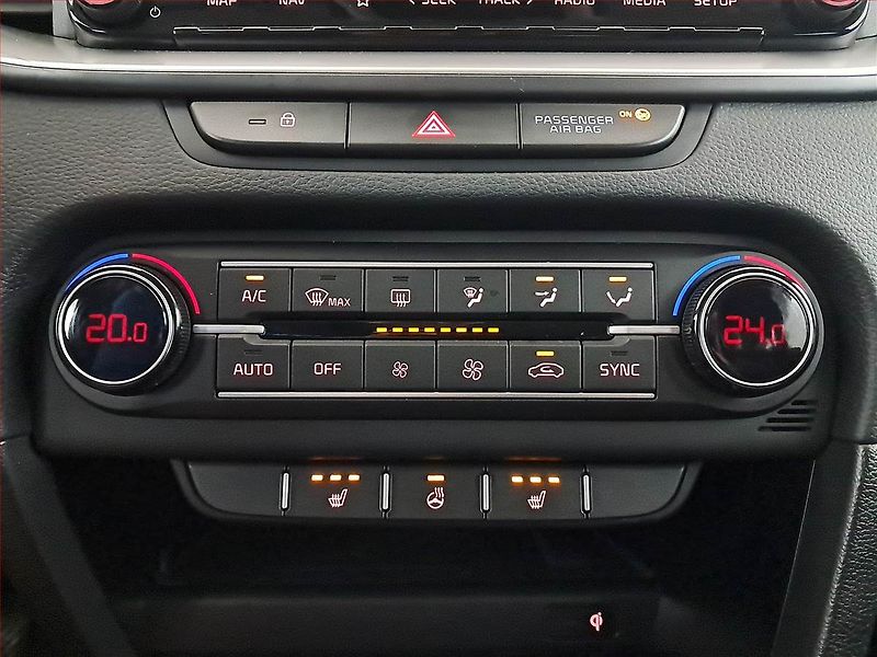 Kia Ceed (2023) Exclusive 1.5 T-GDI, ČR,1.maj - fotka 17 z 18