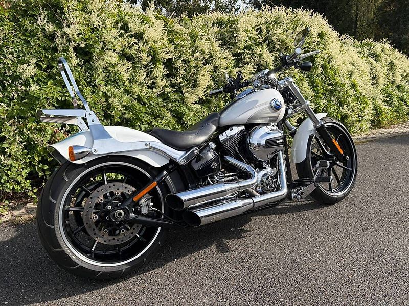 Harley-Davidson FXSB Softail Breakout (2016) - fotka 3 z 16