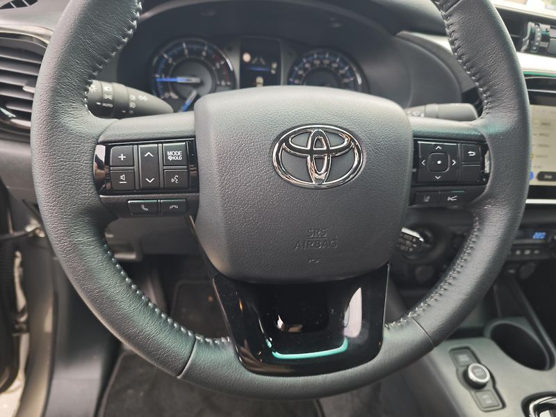 Toyota Hilux (2025) 2.8 D (204 k), 4x4 Invincible - fotka 15 z 18