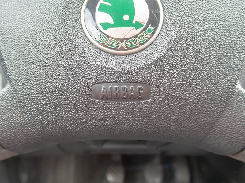 Škoda Fabia (2004) 1.9SDI 47KW - KLIMA - fotka 25 z 34