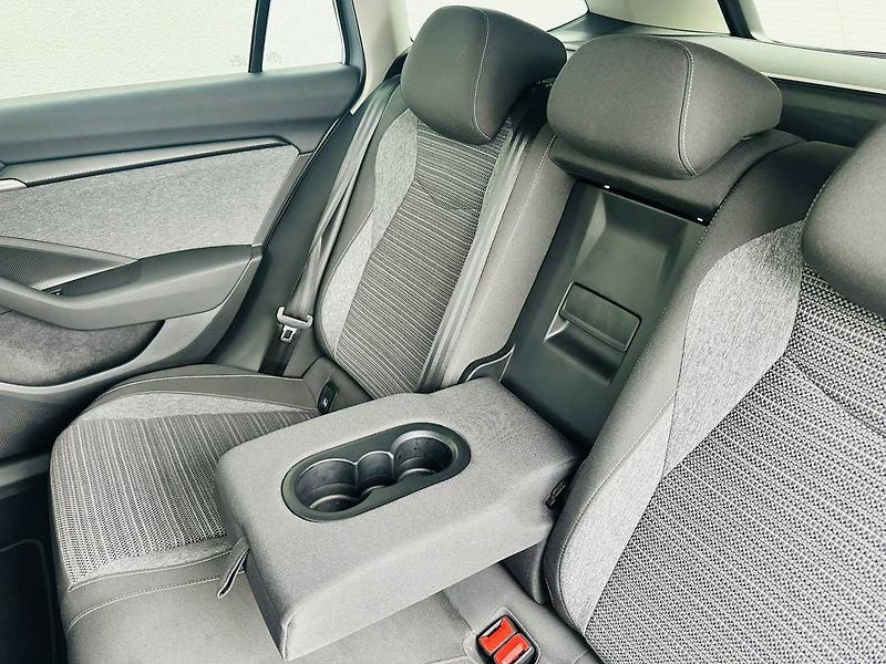 Škoda Superb Combi Selection 2,0TDI 110kW D - fotka 26 z 34