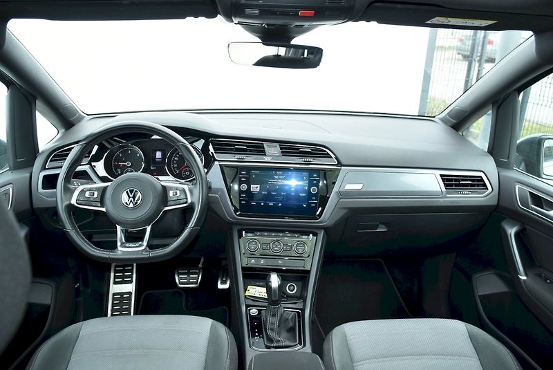 Volkswagen Touran (2021) R-Line 2,0 TDI 110kW 7DSG - fotka 5 z 35