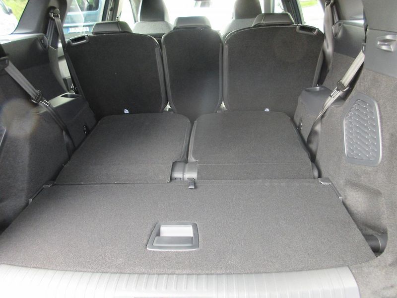Peugeot 5008 GT Elektromotor 157 kW / 210 k - fotka 12 z 27
