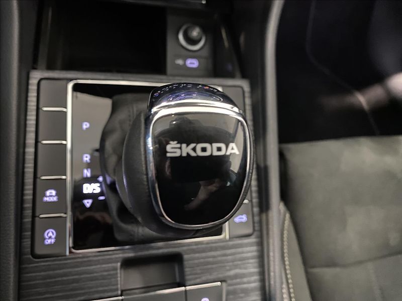 Škoda Superb 2,0 TDI 110kW Style Combi DSG - fotka 18 z 29