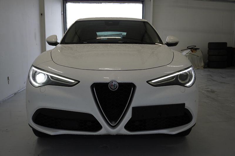 Alfa Romeo Stelvio 2.0 TB 280PS Q4 AUT. - fotka 2 z 29