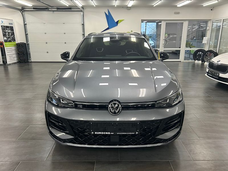 Volkswagen Passat (2025) R-Line Black 142kW DSG 4WD | Z - fotka 3 z 65
