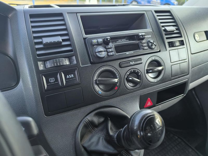 Volkswagen Transporter (2004) 1.9 TDI SERVISNÍ KN.DOL. KM - fotka 16 z 42