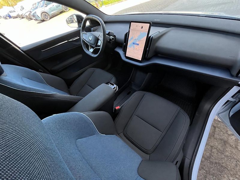 Volvo EX30 AWD Ultra Twin/TZ/360/ Kola - fotka 17 z 55