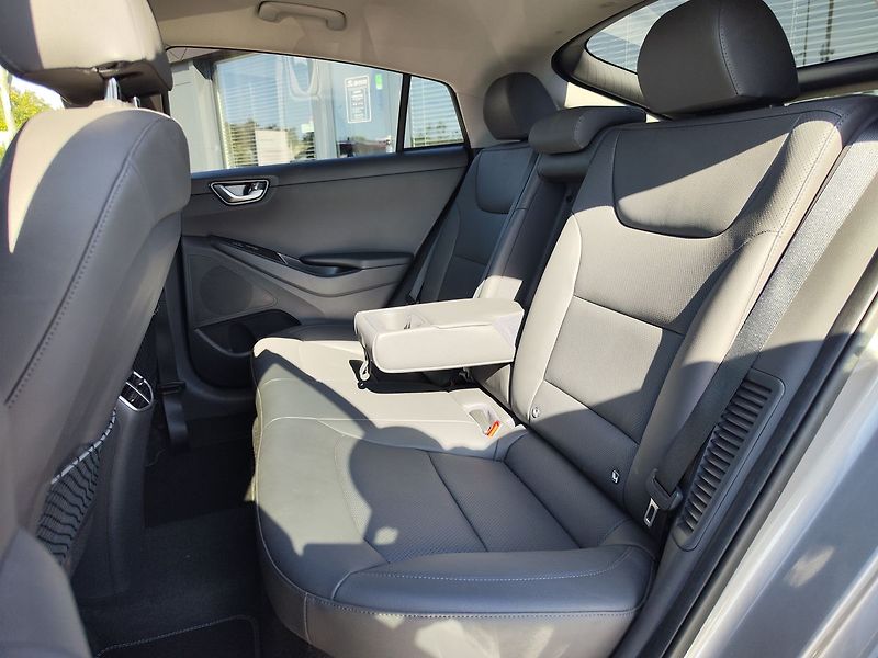 Hyundai Ioniq 1.6 GDI/104kW MY20 Style PHEV - fotka 11 z 37