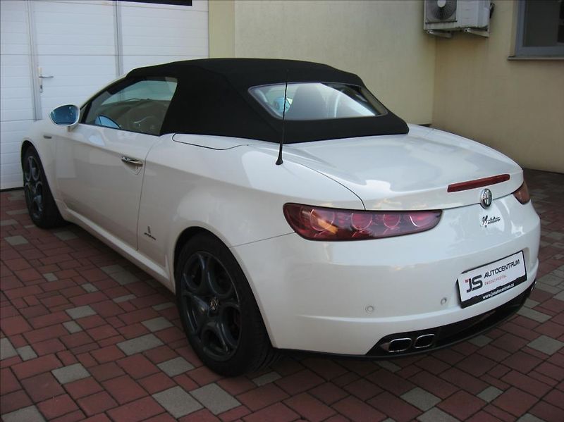 Alfa Romeo Spider 2,2 JTS 185PS  Exclusive - fotka 10 z 46