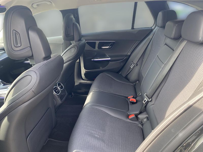 Mercedes-Benz Třídy C C 200 4MATIC kombi - fotka 15 z 26