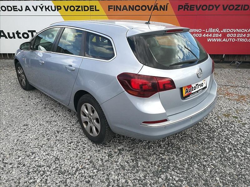 Opel Astra 1,6 CDTi kombi - fotka 4 z 15