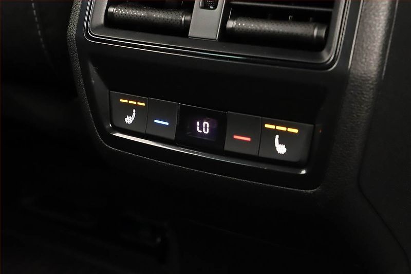 Škoda Karoq (2022) Sportline 1.5 TSI - fotka 18 z 21