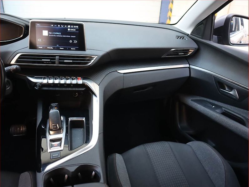 Peugeot 3008 (2019) 1.5 BlueHDi, Automat - fotka 8 z 22