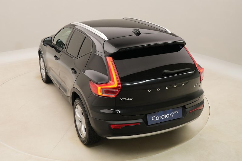 Volvo XC40 D3 AWD MOMENTUM AUT  - fotka 17 z 38