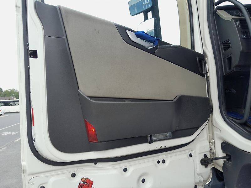 Volvo FH 500 LowDeck - fotka 11 z 39