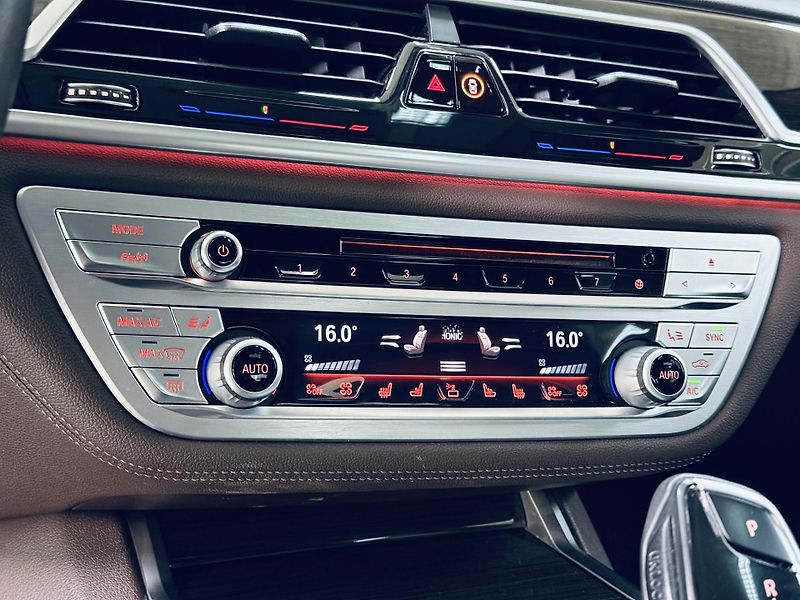 BMW Řada 7 (2020) 730xd*H&K*HUD*LASER* - fotka 25 z 44