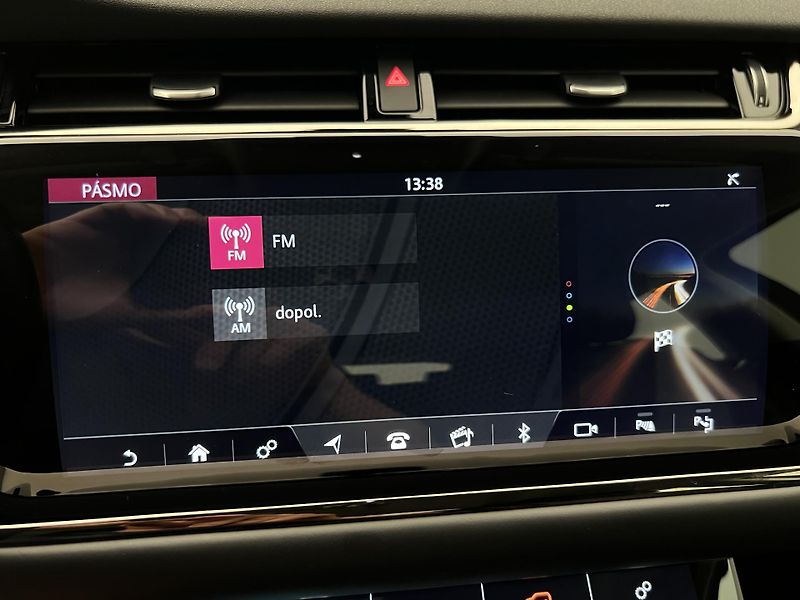 Land Rover Range Rover Evoque P200 R-DYNAMIC HSE AUT CZ - fotka 37 z 48