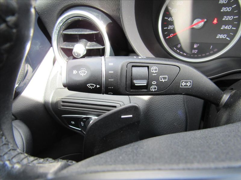 Mercedes-Benz Třídy C 1,6 d C200CDi 118kW Combi Avan - fotka 24 z 36