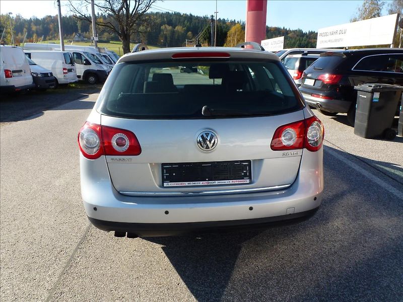 Volkswagen Passat 2,0 TDi  Comfort - fotka 11 z 49