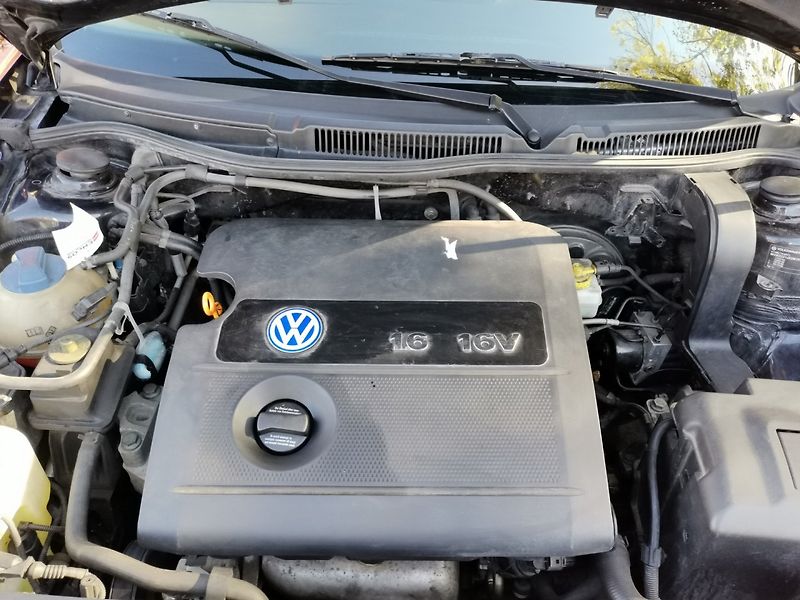 Volkswagen Golf (2001) 1.6i 77kw Klima ESP 5dv. - fotka 19 z 26