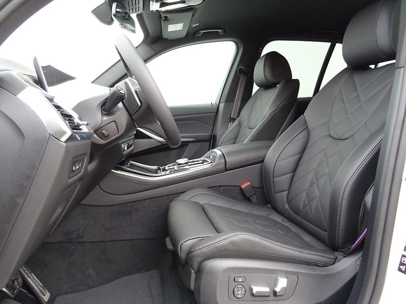 BMW X5 xDrive30d - fotka 2 z 6