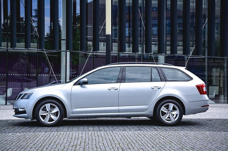 Škoda Octavia (2019) Combi 1.5 Tsi/G-TEC Dsg Ambi - fotka 2 z 33