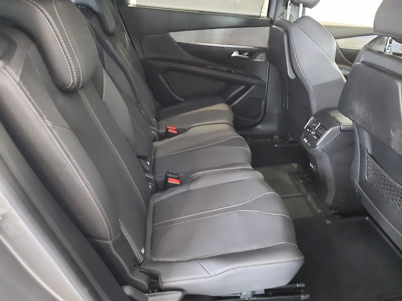 Peugeot 5008 (2023) GT 1.5 BlueHDi 130k EAT8 - fotka 9 z 11